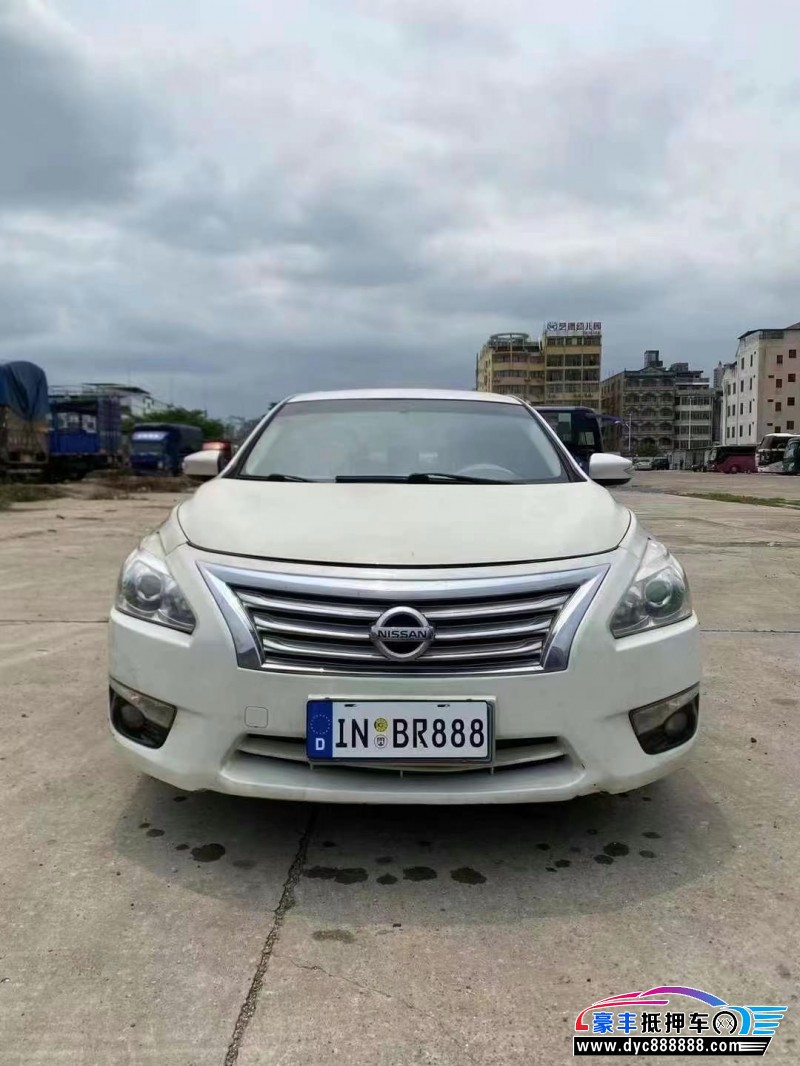 13年日产天籁轿车抵押车出售