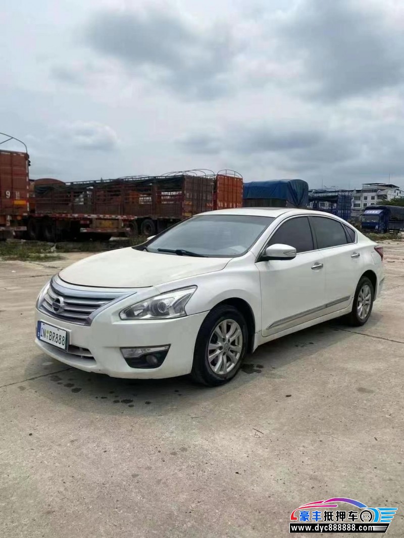 13年日产天籁轿车抵押车出售