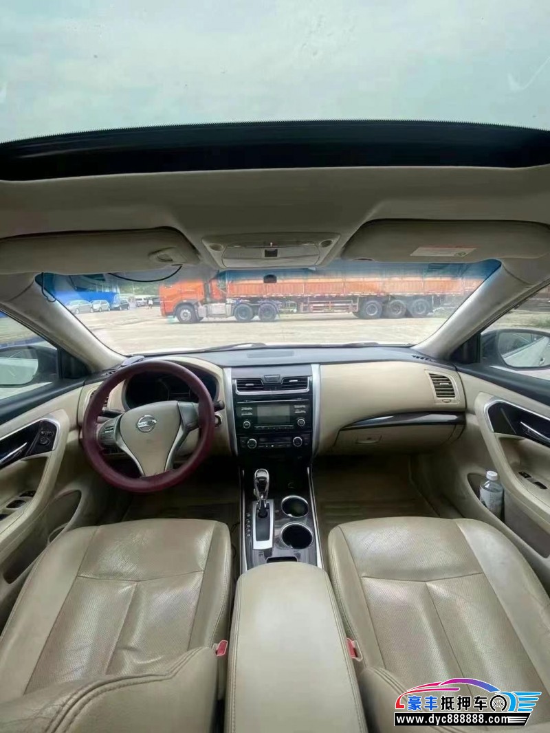 13年日产天籁轿车抵押车出售