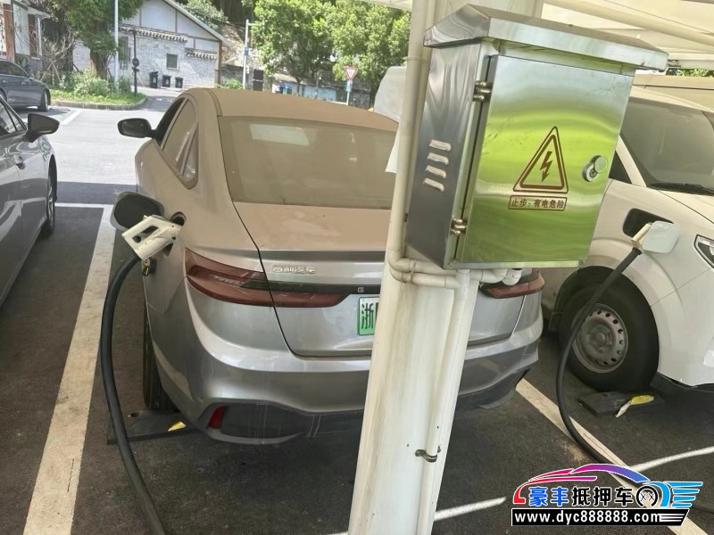 24年吉利几何轿车抵押车出售