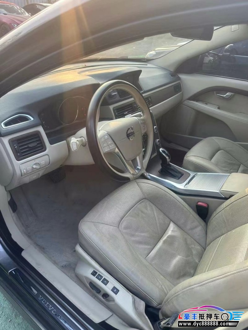 15年沃尔沃S80轿车抵押车出售