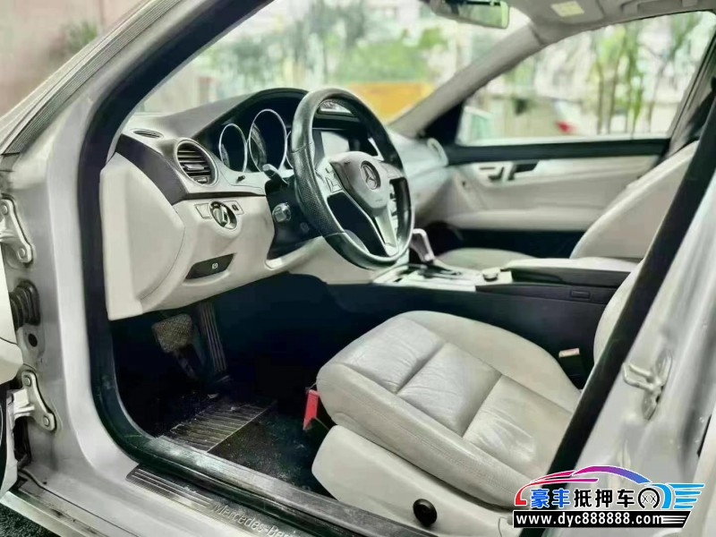 12年奔驰C轿车抵押车出售