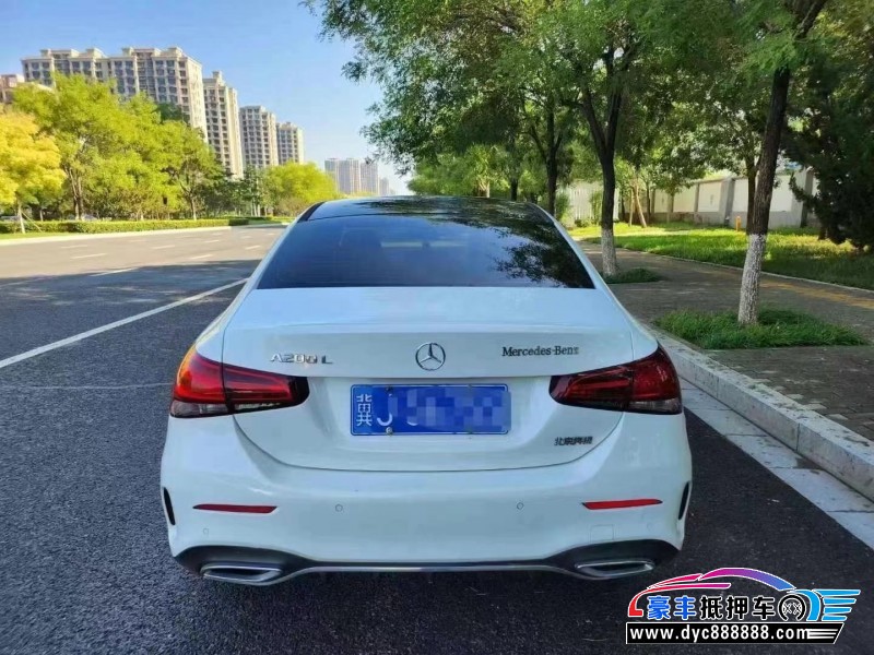 19年奔驰A轿车抵押车出售