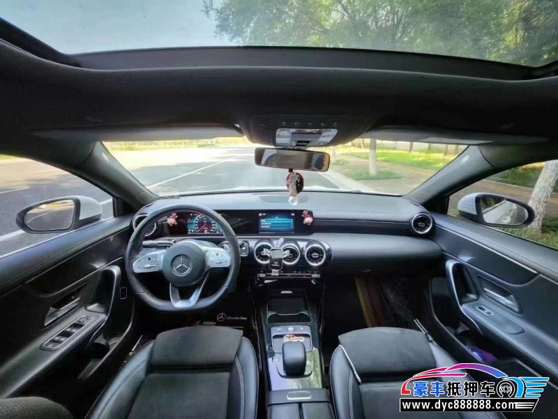 19年奔驰A轿车抵押车出售