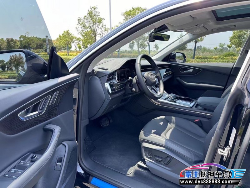 23年奥迪Q8轿车抵押车出售