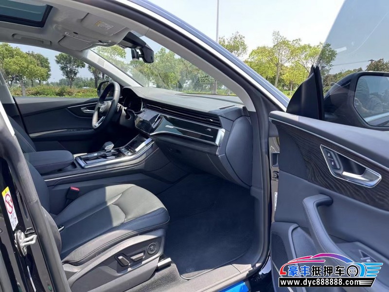 23年奥迪Q8轿车抵押车出售