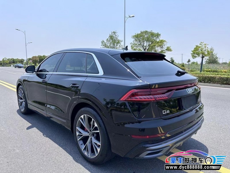 23年奥迪Q8轿车抵押车出售