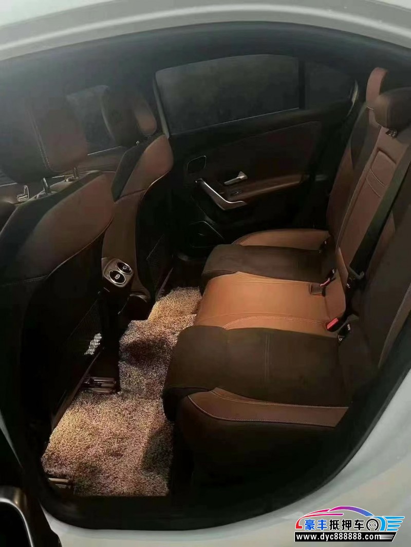 20年奔驰A轿车抵押车出售