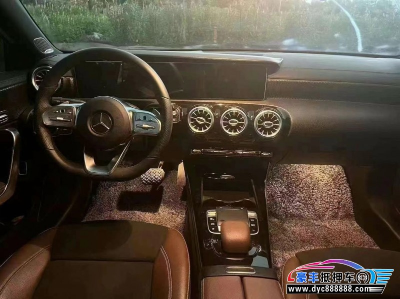 20年奔驰A轿车抵押车出售