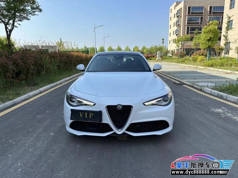 21年阿尔法·罗密欧Giulia轿车抵押车出售