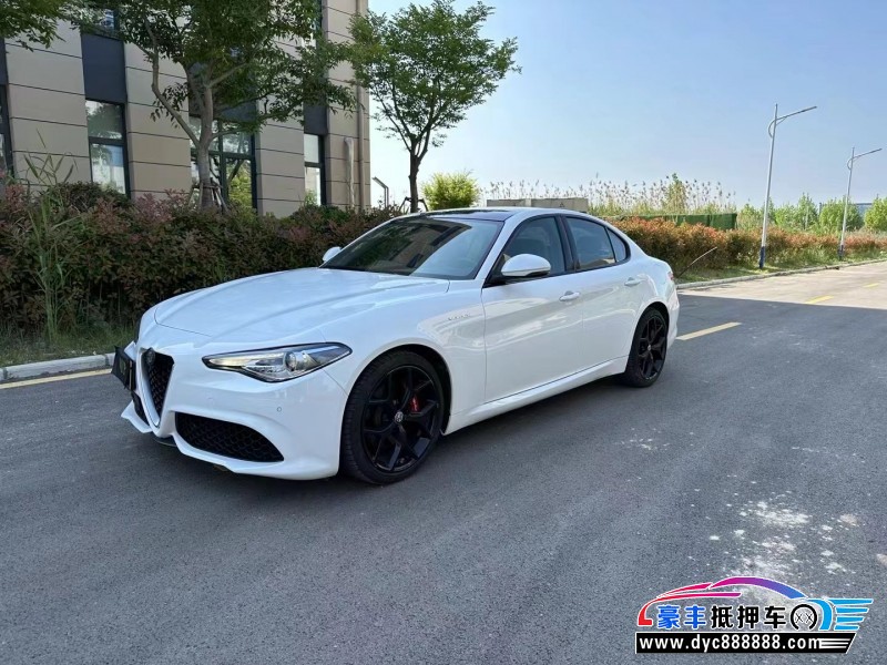 21年阿尔法·罗密欧Giulia轿车抵押车出售