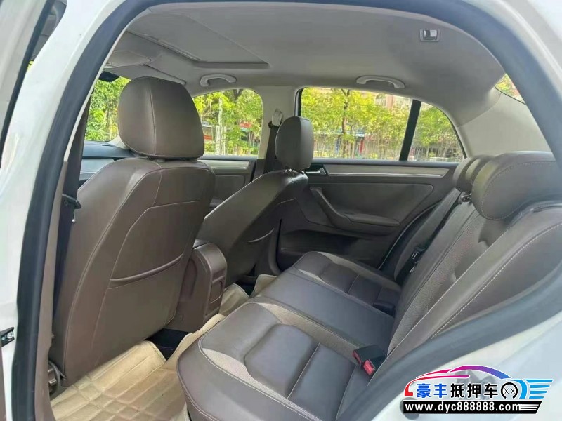 14年大众宝来轿车抵押车出售