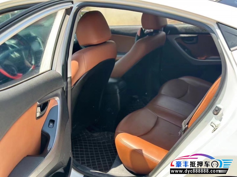 15年现代朗动轿车抵押车出售