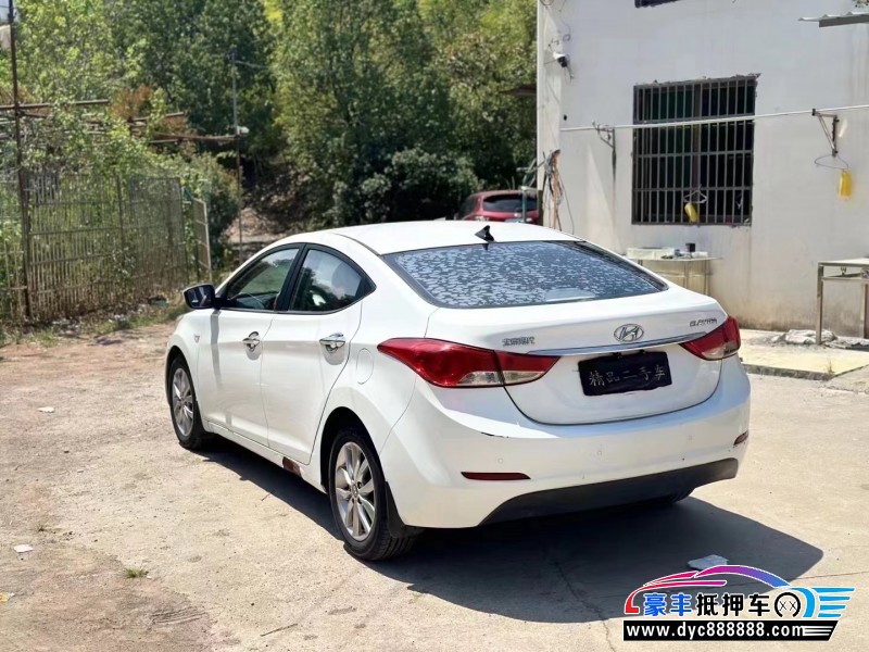 15年现代朗动轿车抵押车出售