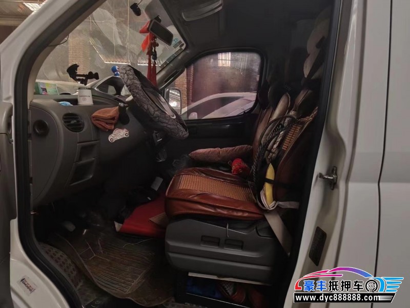 16年上汽大通V80轿车抵押车出售