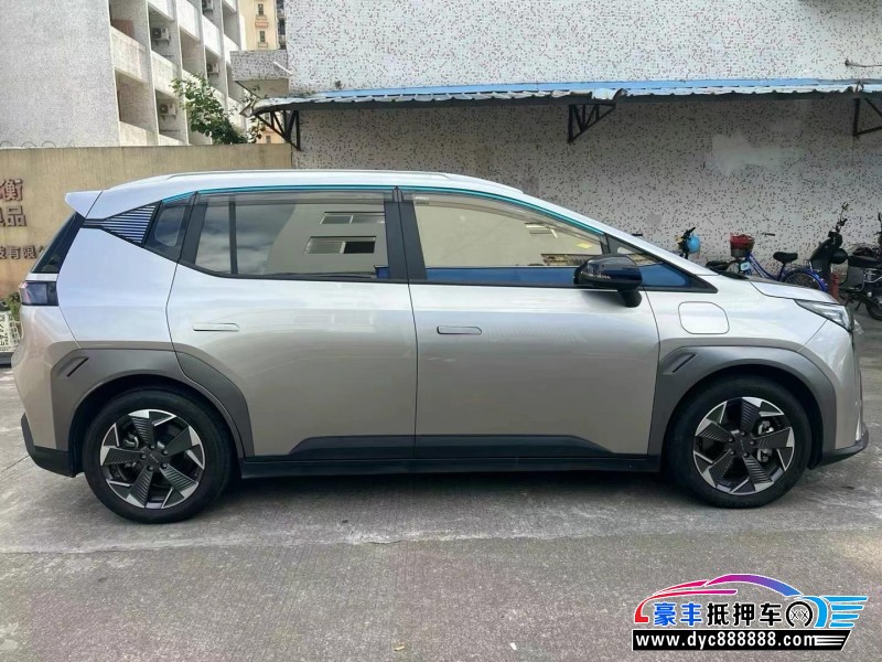 22年埃安Y70轿车抵押车出售