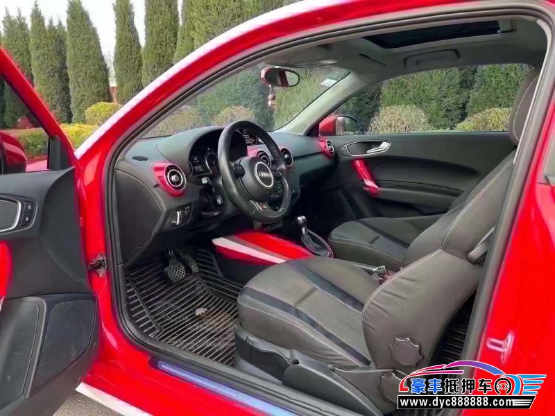 13年奥迪A1轿车抵押车出售