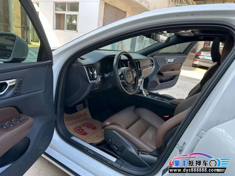 22年沃尔沃S60轿车抵押车出售