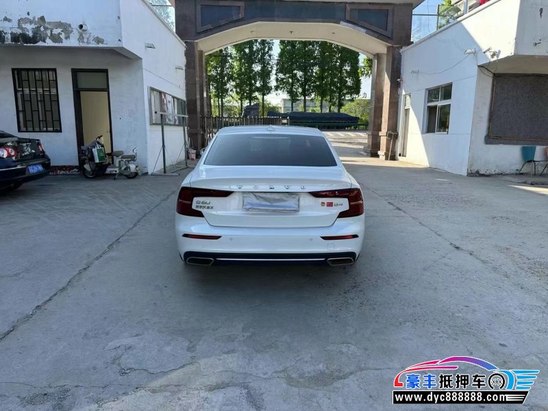 22年沃尔沃S60轿车抵押车出售