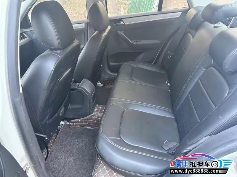 15年大众宝来轿车抵押车出售