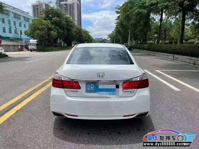 16年本田雅阁轿车抵押车出售