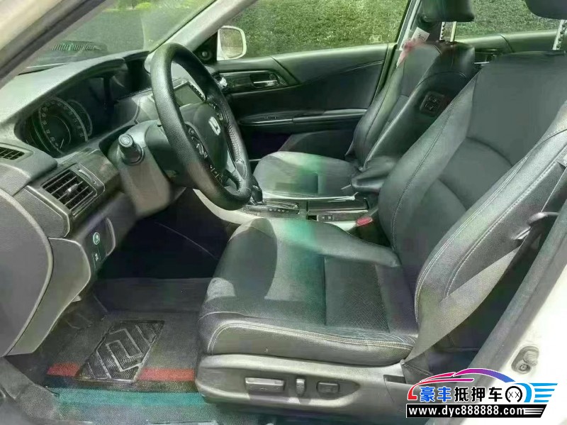 16年本田雅阁轿车抵押车出售