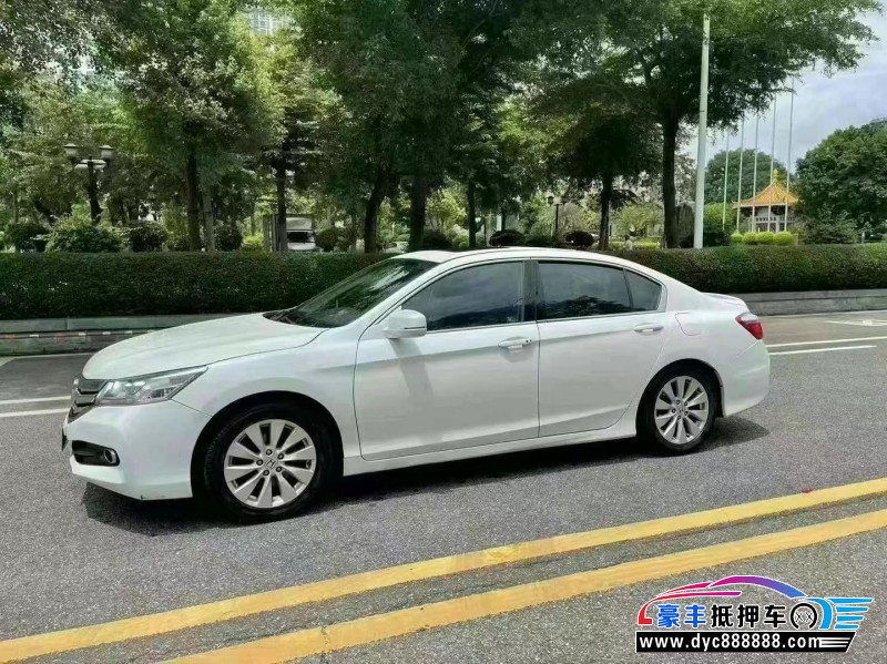 16年本田雅阁轿车抵押车出售