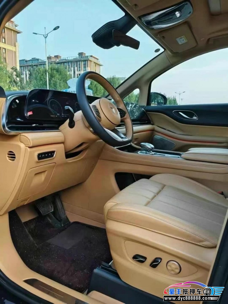 24年岚图梦想家轿车抵押车出售