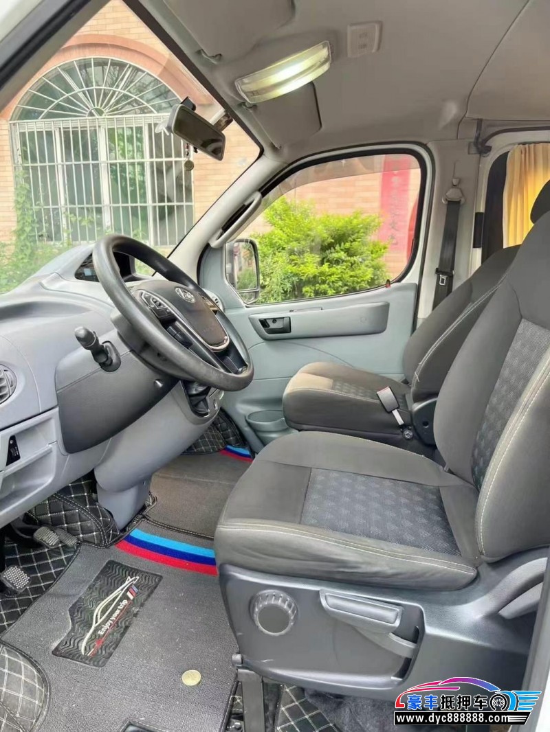 18年上汽大通V80轿车抵押车出售