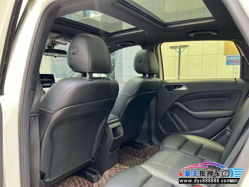 18年奔驰B轿车抵押车出售