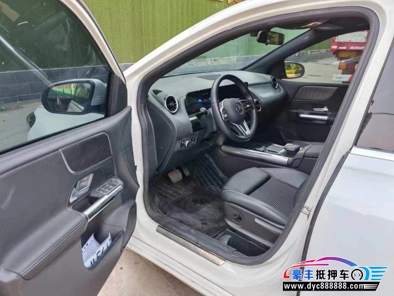 21年奔驰B轿车抵押车出售