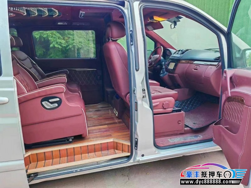 17年奔驰唯雅诺轿车抵押车出售