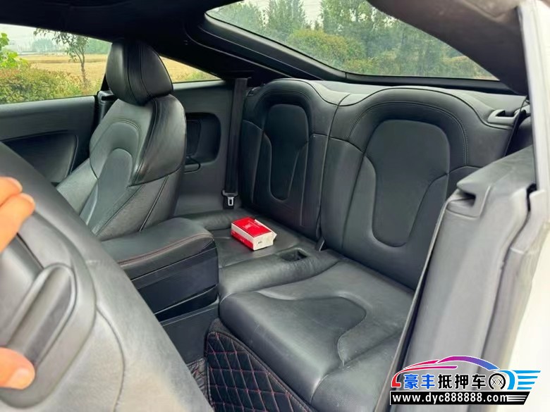 11年奥迪TT轿车抵押车出售