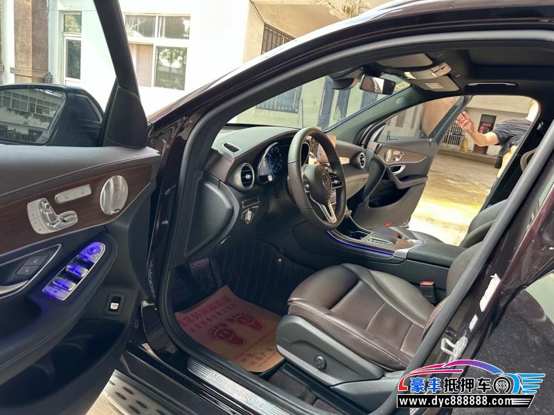 21年奔驰GLC轿车抵押车出售