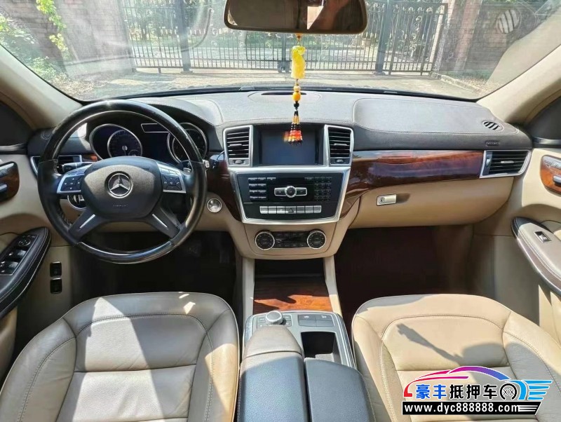 13年奔驰GL轿车抵押车出售