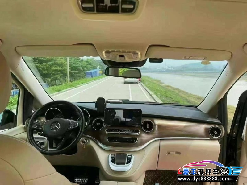 21年奔驰V轿车抵押车出售