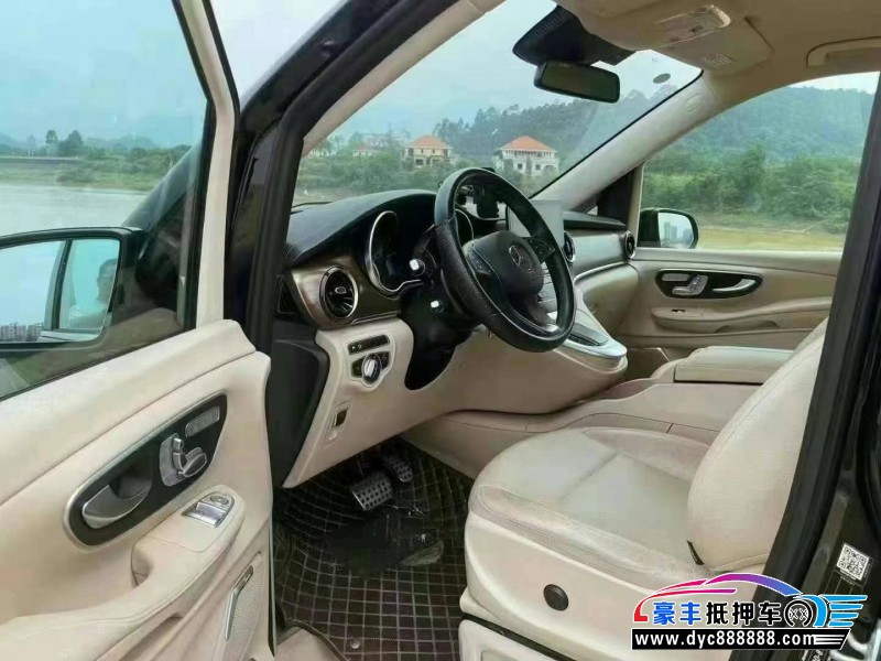 21年奔驰V轿车抵押车出售