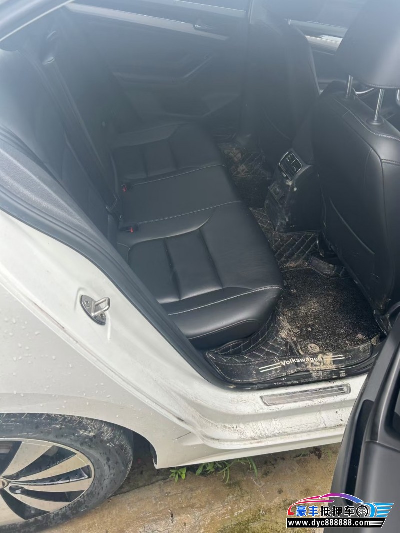 17年大众速腾轿车抵押车出售