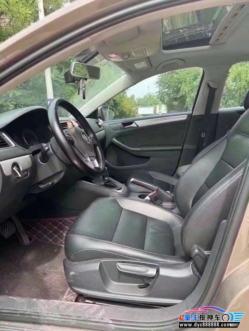 15年大众速腾轿车抵押车出售