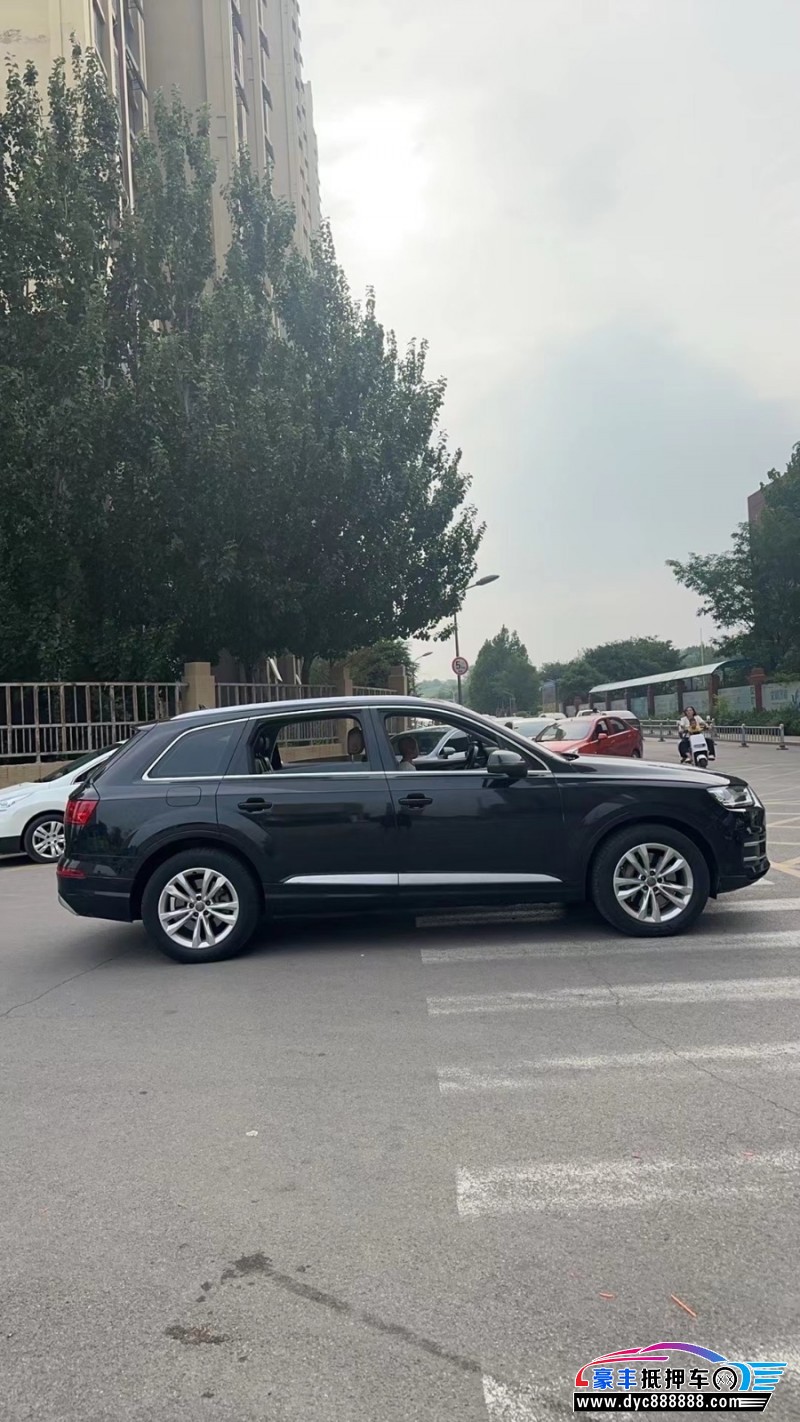 17年奥迪Q7轿车抵押车出售