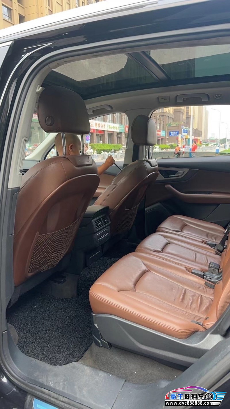 17年奥迪Q7轿车抵押车出售