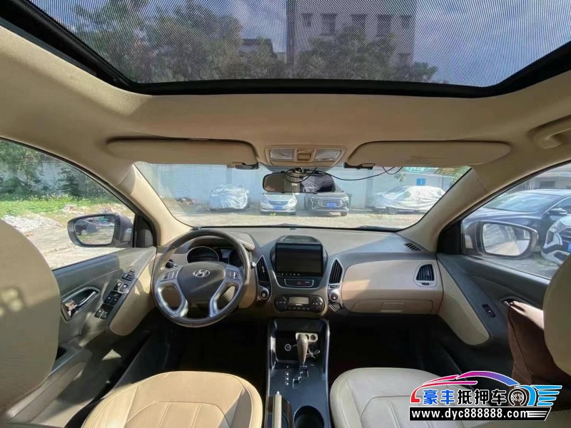 14年现代ix35轿车抵押车出售