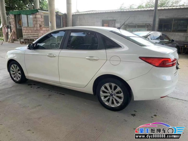 17年福特福睿斯轿车抵押车出售