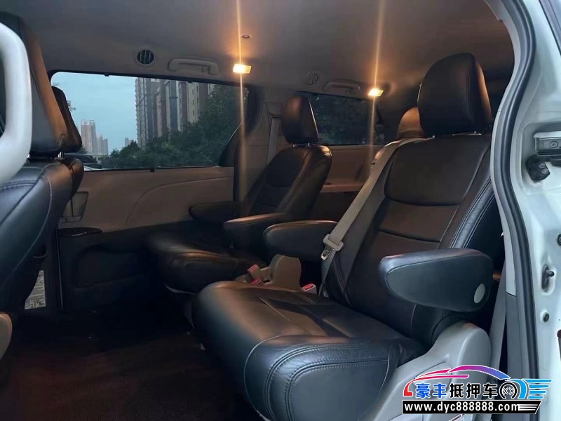 18年丰田塞纳轿车抵押车出售