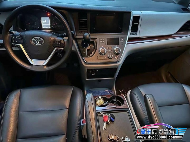 18年丰田塞纳轿车抵押车出售