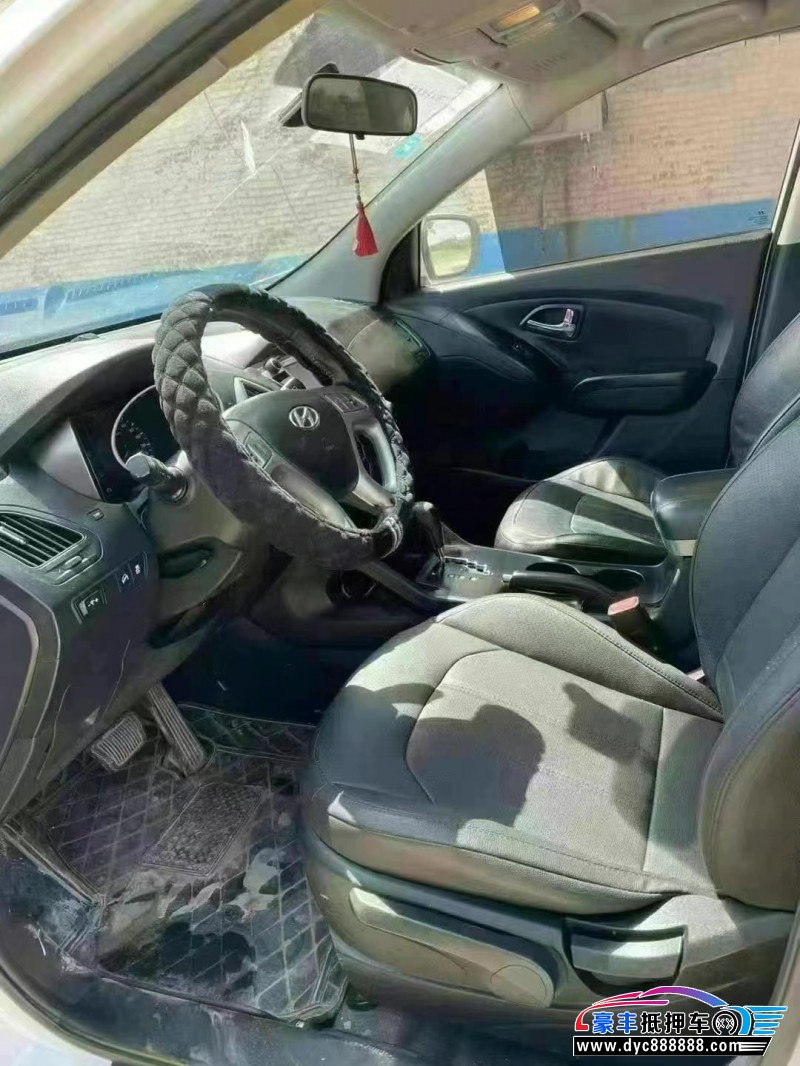 14年现代ix35轿车抵押车出售