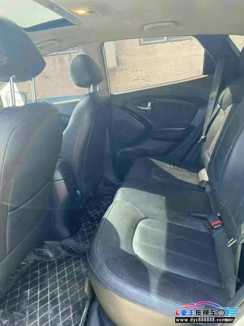 14年现代ix35轿车抵押车出售