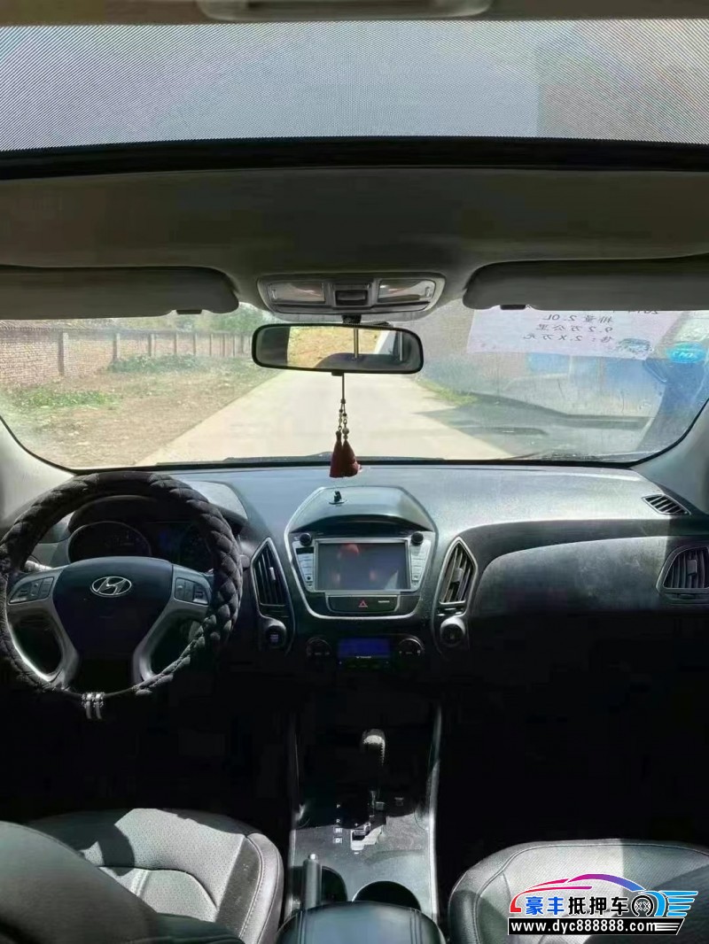 14年现代ix35轿车抵押车出售