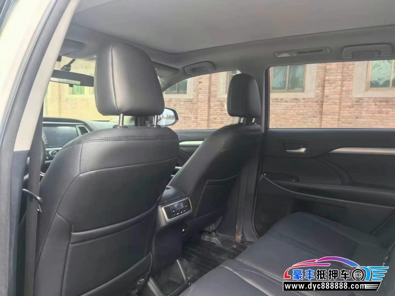 17年丰田汉兰达轿车抵押车出售