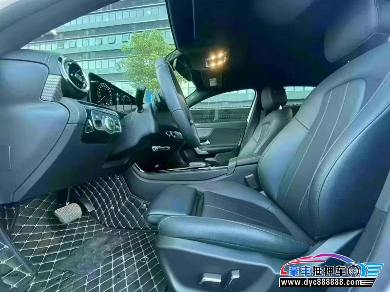 22年奔驰A轿车抵押车出售